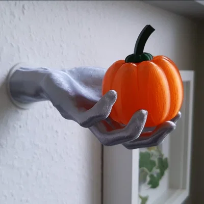 Bàn tay gắn tường (Wall-mounted hand)
