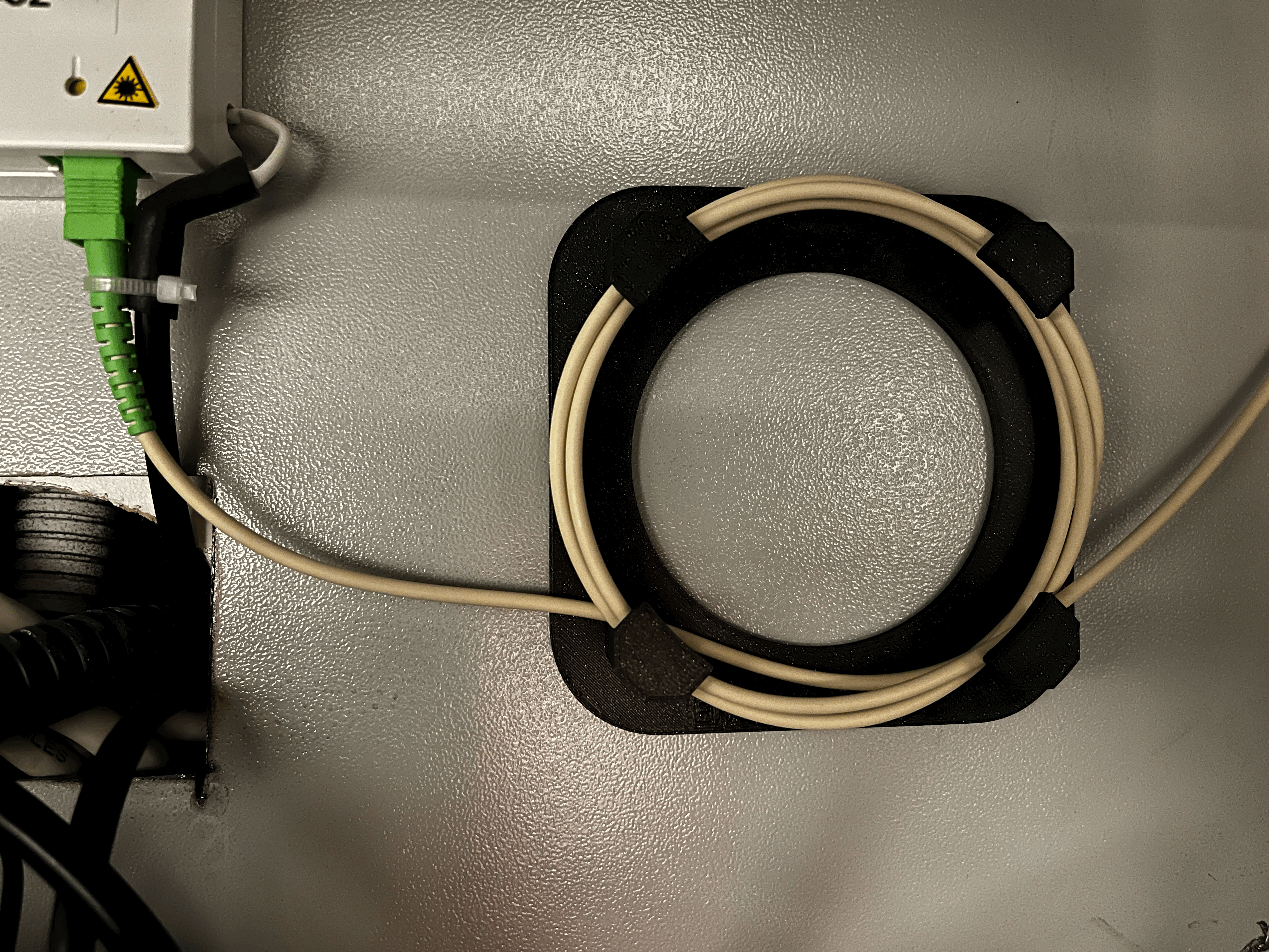 Giá đỡ cuộn dây cáp quang (Optical Fiber Loopback) in 3D tiện lợi - Image 1