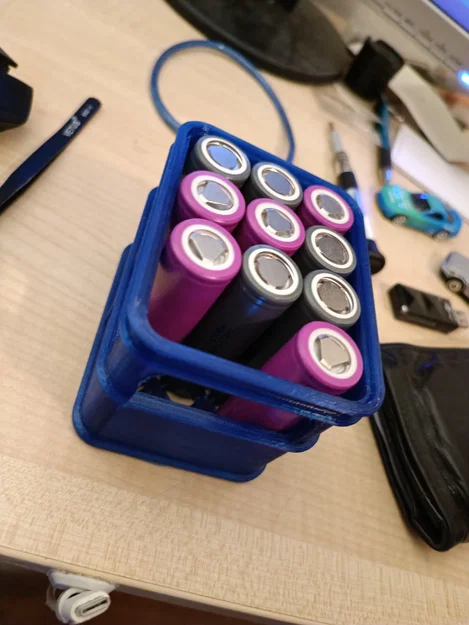 Hộp Đựng Pin 21700 Kiểu Két Bia Xếp Chồng Tiện Lợi - Image 1