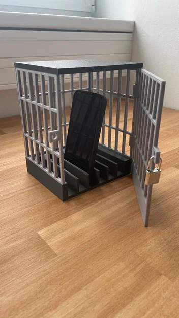 Nhà giam khóa được cho điện thoại (Cell Phone Jail / vězení na mobil) - Image 1