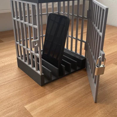 Nhà giam khóa được cho điện thoại (Cell Phone Jail / vězení na mobil)