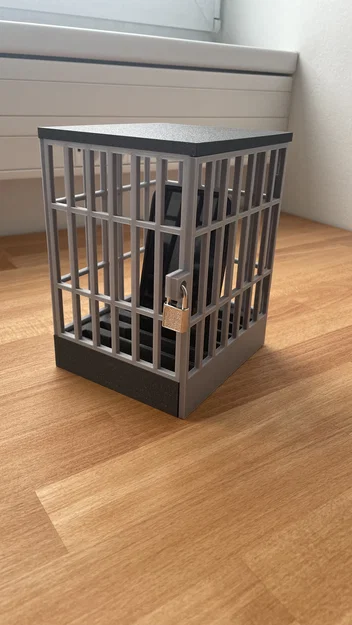 Nhà giam khóa được cho điện thoại (Cell Phone Jail / vězení na mobil) - Image 2