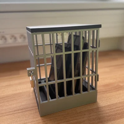 Nhà giam khóa được cho điện thoại (Cell Phone Jail / vězení na mobil)