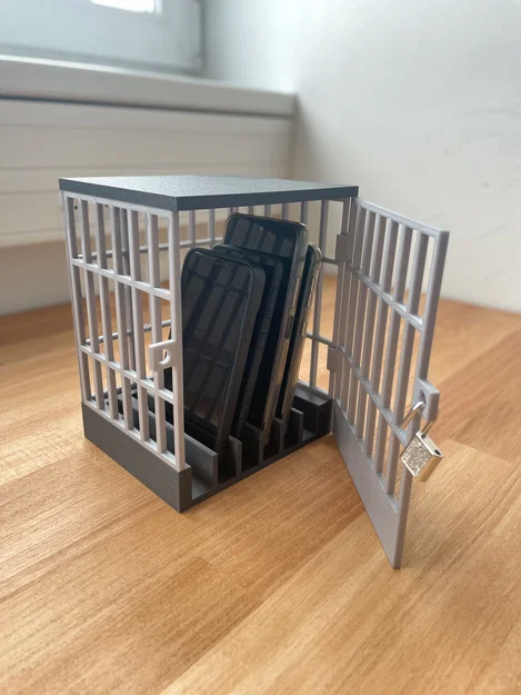 Nhà giam khóa được cho điện thoại (Cell Phone Jail / vězení na mobil) - Image 4