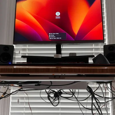 Giá treo MacBook 16 inch dưới mặt bàn - Giải pháp setup gọn gàng