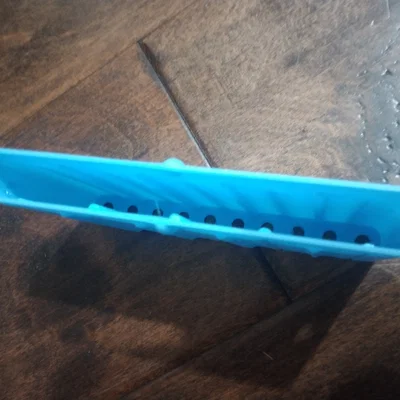 Hộp Bút Sáp Có Khe (Slotted Crayon Box)