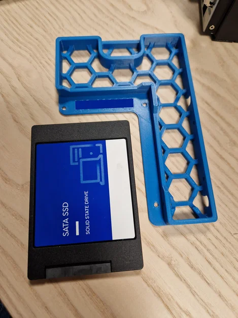 Khay chuyển đổi ổ cứng SSD 2.5 inch sang HDD 3.5 inch in 3D - Image 1