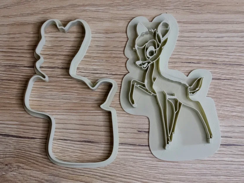 Khuôn cắt bánh quy Bambi Disney (Cookie Cutter) 10cm - Image 1
