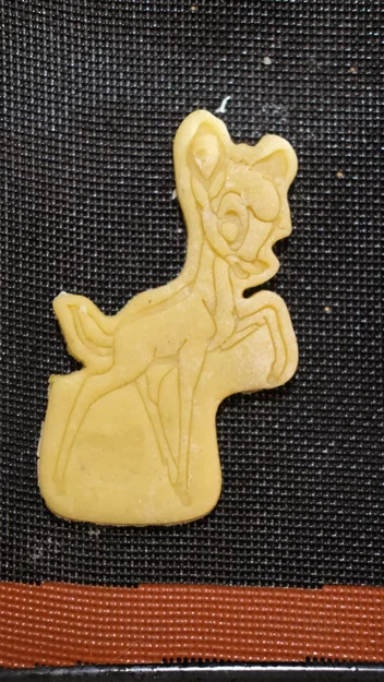 Khuôn cắt bánh quy Bambi Disney (Cookie Cutter) 10cm - Image 2