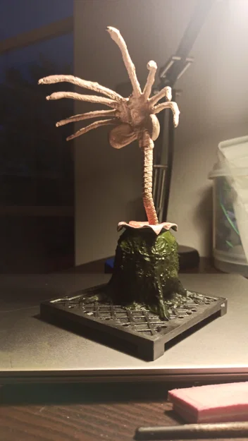 Mô hình Facehugger nhảy ra khỏi trứng (phim Alien) - Image 1