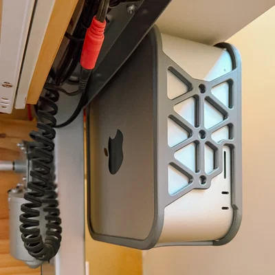 Giá treo lồng ôm sát Mac Studio dưới gầm bàn