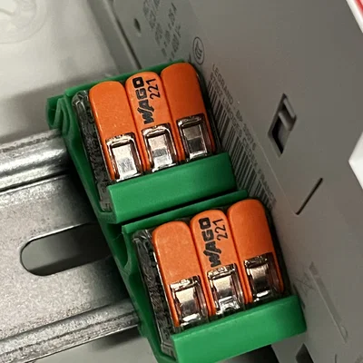 Đế gắn WAGO 221-41x lên thanh ray DIN (DIN Rail Holder)