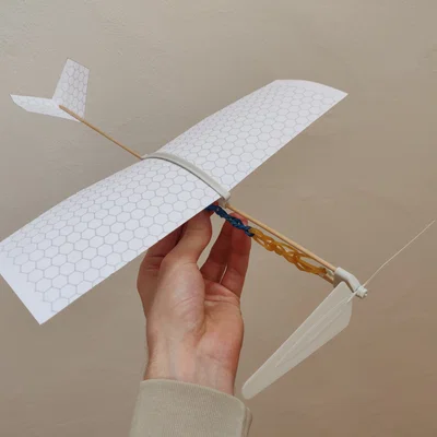 Máy bay mô hình chạy bằng dây thun nhỏ gọn