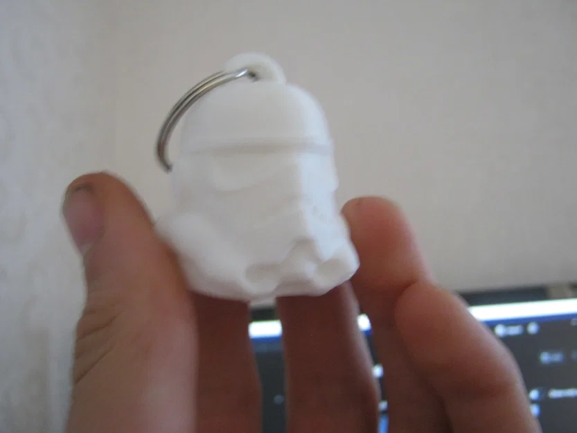 Móc khóa hình mũ bảo hiểm Stormtrooper 3D cực chất cho fan Star Wars - Image 1