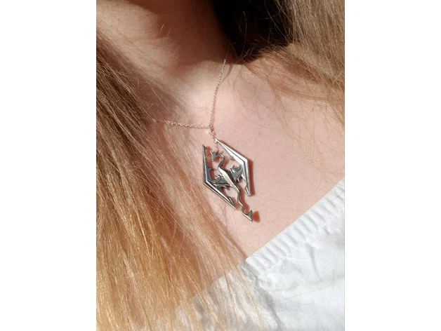 Vòng cổ logo Skyrim (Skyrim logo necklace) - Image 1