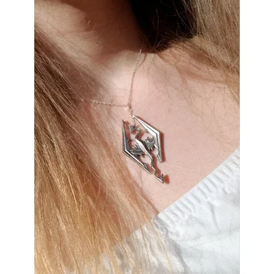 Vòng cổ logo Skyrim (Skyrim logo necklace)