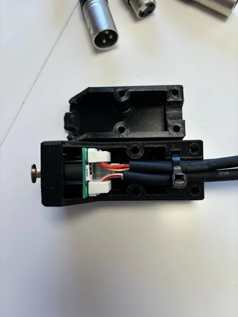 Vỏ hộp Ethercon Breakout Housing - Image 2