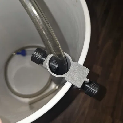 Kẹp giữ ống cho hồ cá "Tube Tamer"