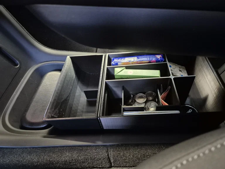 Khay chia ngăn console giữa Polestar 4 - Image 1