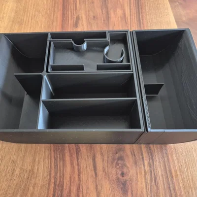 Khay chia ngăn console giữa Polestar 4