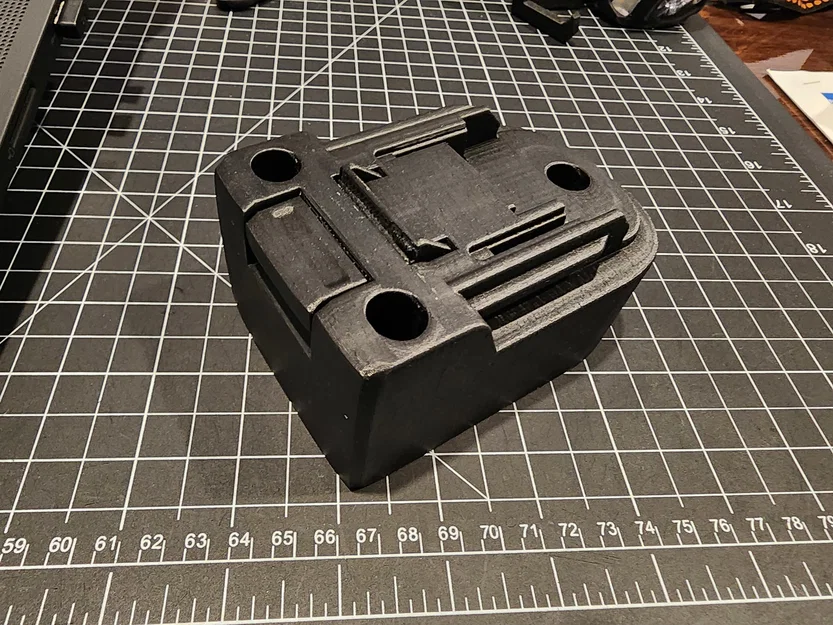 #0109 Giá đỡ máy Makita 18V LXT - Dành cho dòng có móc treo thắt lưng - Image 1