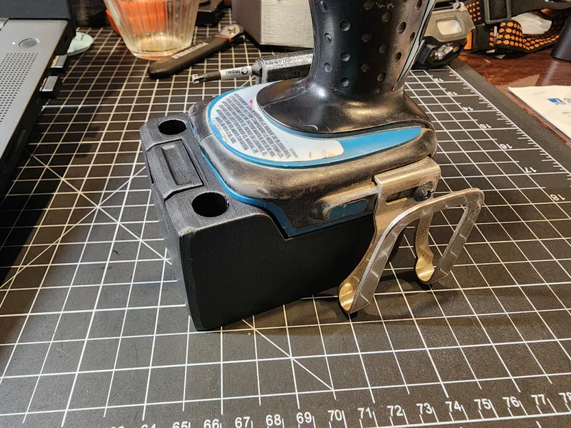 #0109 Giá đỡ máy Makita 18V LXT - Dành cho dòng có móc treo thắt lưng - Image 2