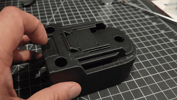 #0109 Giá đỡ máy Makita 18V LXT - Dành cho dòng có móc treo thắt lưng - Image 3