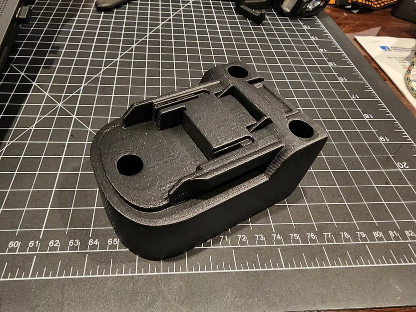 #0109 Giá đỡ máy Makita 18V LXT - Dành cho dòng có móc treo thắt lưng - Image 4