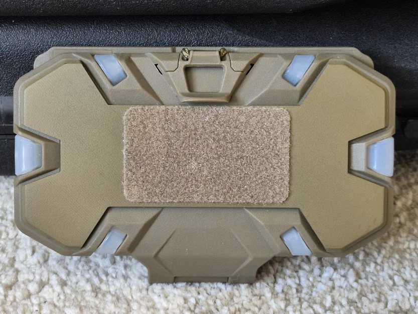 Tấm che lỗ cho giá đỡ điện thoại MOLLE (Shield for MOLLE Mobile Phone Holder) - Image 1