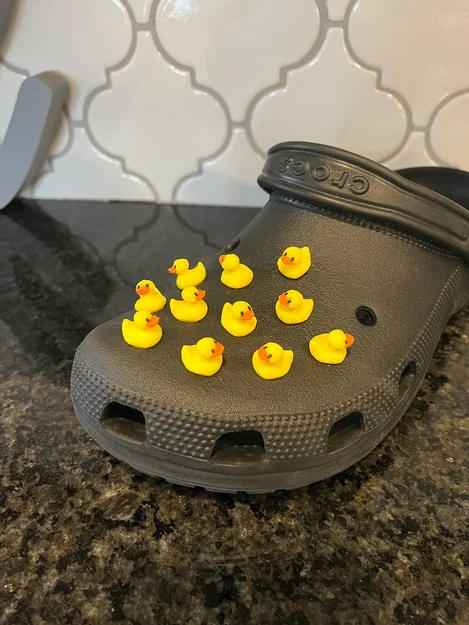 Duck Croc Charm – Charm con vịt gắn Crocs - Image 1