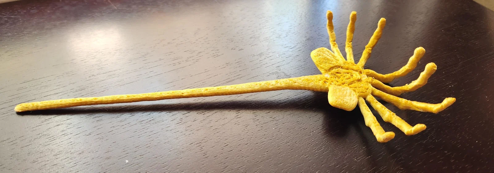 Cây gãi lưng 3D độc đáo lấy cảm hứng từ sinh vật Facehugger - Image 3