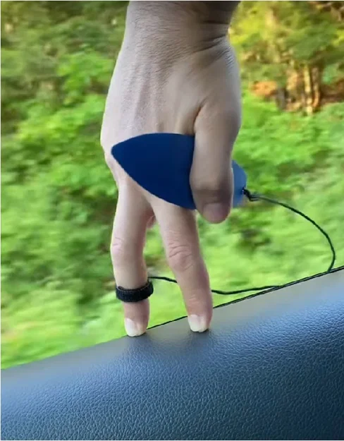 Finger Surfboard (Ván lướt sóng ngón tay) - Image 1