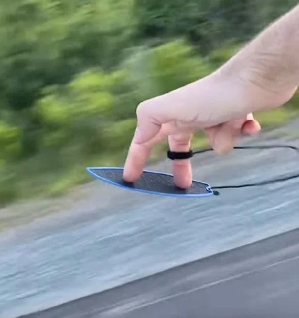 Finger Surfboard (Ván lướt sóng ngón tay) - Image 2