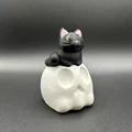 Mèo Đen Ngồi Trên Đầu Lâu (Black Cat on Skull) - Thumbnail 3
