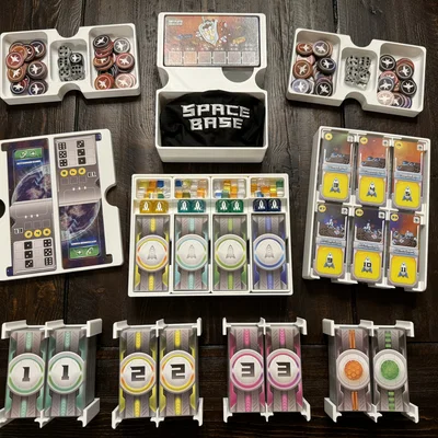 Insert/Organizer Space Base: chứa mọi expansion đến Genesis trong hộp Command Station