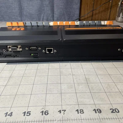 RetroDeck - Vỏ máy kiểu nêm cho Raspberry Pi 3 và MiSTer