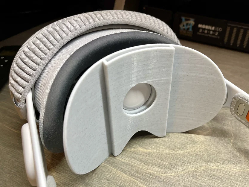 Case tối giản cho Vision Pro kèm khe AirTag (The Missing Minimal Vision Pro Case) - Image 3