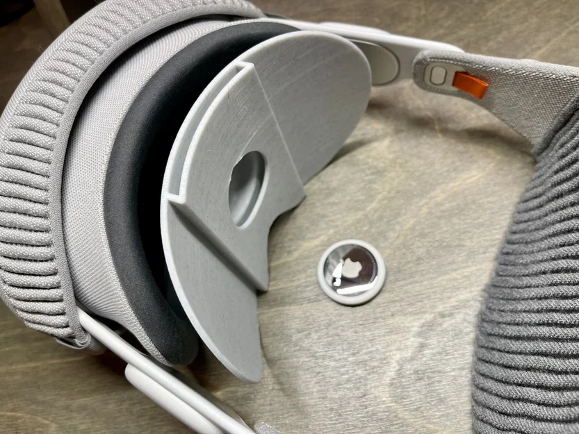 Case tối giản cho Vision Pro kèm khe AirTag (The Missing Minimal Vision Pro Case) - Image 4