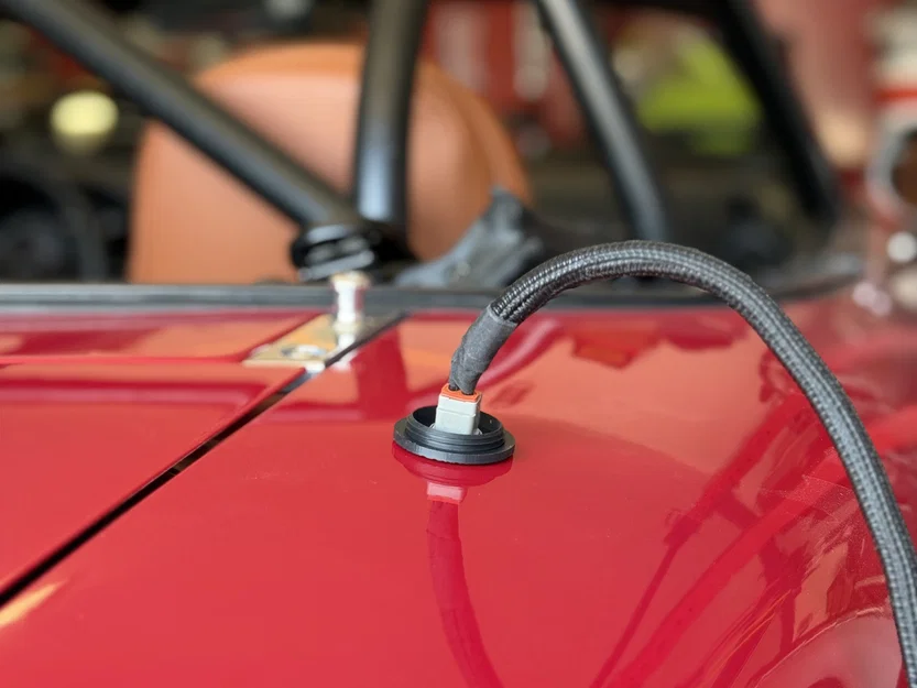 Miata Antenna Delete kèm Battery Tender Plug - Image 1