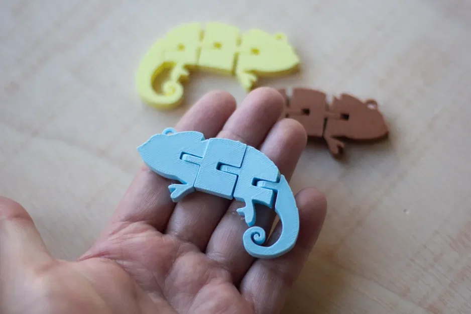 Móc khóa tắc kè hoa khớp nối linh hoạt (Flexi Chameleon Keychain) - Image 1