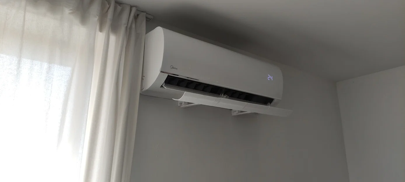 Tấm Chắn Gió Điều Hòa Có Thể Chỉnh Góc (Adjustable Air Conditioner Deflector) - Image 1