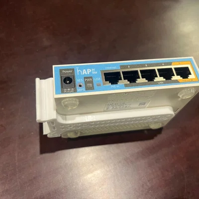 Ngàm gắn DIN rail 3D cho router Mikrotik hEX, hAP series