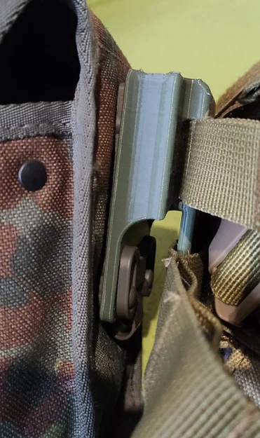 Adapter (BW) Lochkoppel sang Molle - Image 1