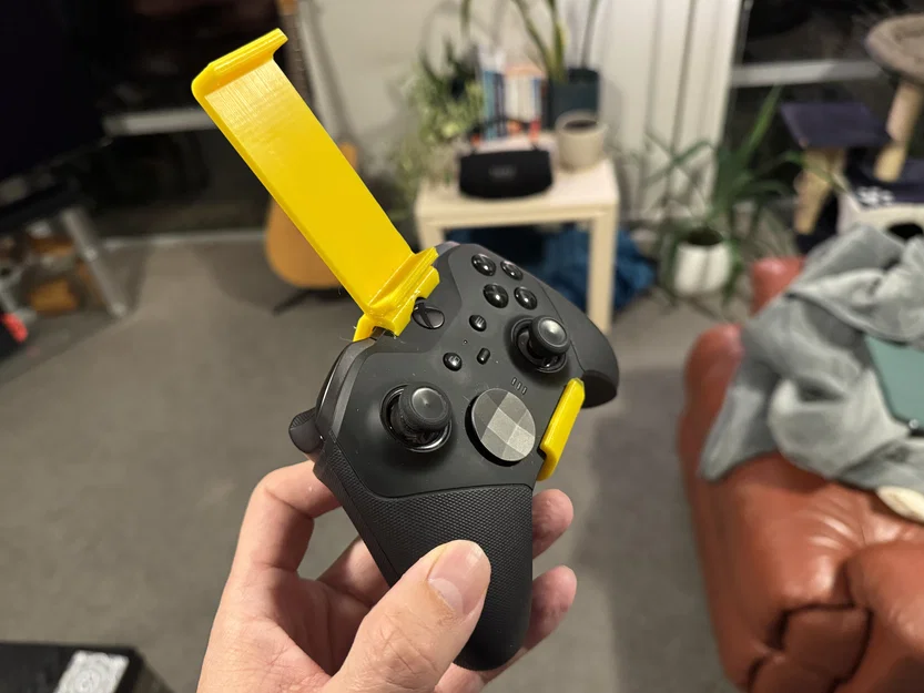 Ngàm gắn điện thoại cho tay cầm XBOX - iPhone 15 Pro Max - Image 1