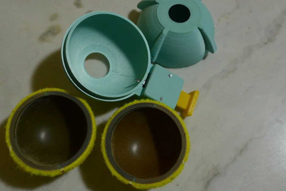 Dụng cụ cắt đôi bóng tennis (Tennisballschneider / Tennis ball cutter) - Image 1