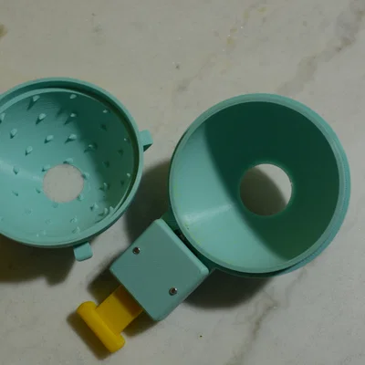 Dụng cụ cắt đôi bóng tennis (Tennisballschneider / Tennis ball cutter)