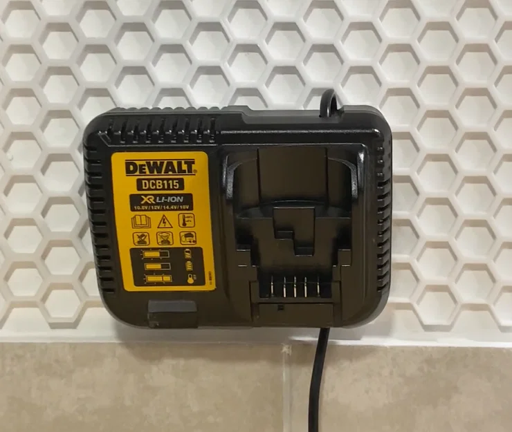 Giá treo sạc pin DeWalt DCB115 cho hệ thống bảng tổ ong HSW - Image 1