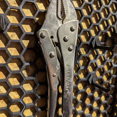 Giá treo kìm chết (Locking Pliers) cho Honey Comb Storage Wall