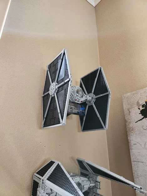 Ngàm treo tường Lego Tie Fighter UCS (75095) - Image 1