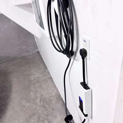 Bản Remix Giá Treo Tường Cho EV Charger J1772